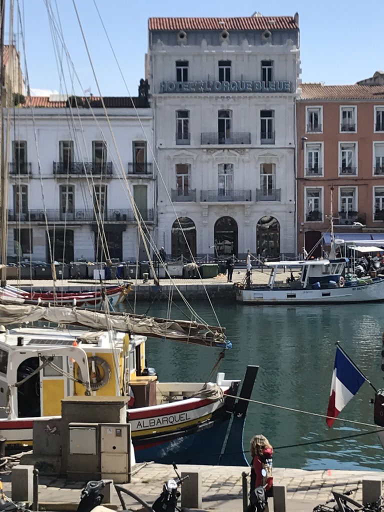 Hôtel l'Orque Bleue la façade